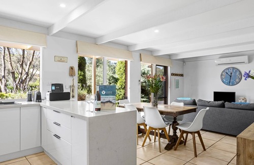 Portsea House | Quarterdeck - Picturesque location close to Shelley Beach!