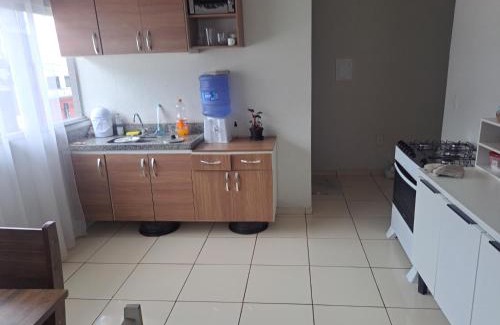 Parque Pampulha House | Quarto confortável com armário smart tv e ventilador