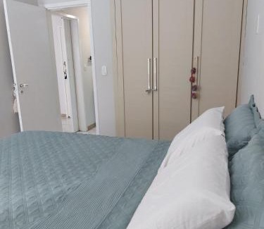 Barro Vermelho Apartment | Quarto e Sala com Estilo e Conforto