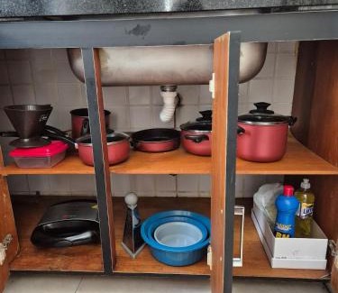 Barro Vermelho Apartment | Quarto e Sala com Estilo e Conforto