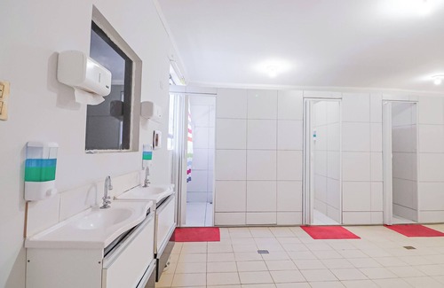 Liberdade Bed & Breakfast | Quarto Familiar 13, com tv, Frigobar, Ventilador e Café da Manhã Incluso