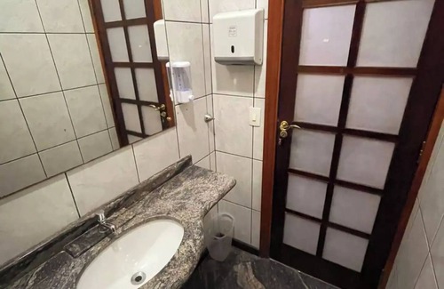Liberdade Bed & Breakfast | Quarto Familiar 13, com tv, Frigobar, Ventilador e Café da Manhã Incluso