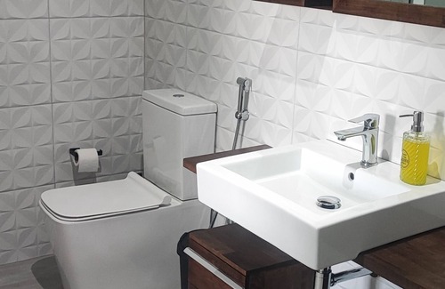 Praia Hotel | Quartos com AC,tv, casa de banho privativa, WiFi, Praia de mar nas proximidades.