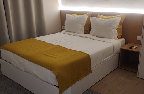 Praia Hotel | Quartos com AC,tv, casa de banho privativa, WiFi, Praia de mar nas proximidades.