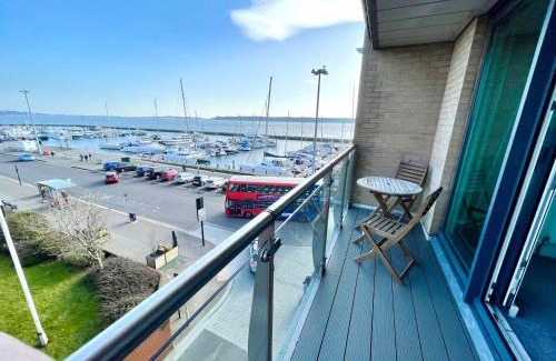 Poole Apartment | Quay & Sea View Spacious Modern Secure Parking