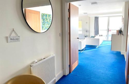 Poole Apartment | Quay & Sea View Spacious Modern Secure Parking