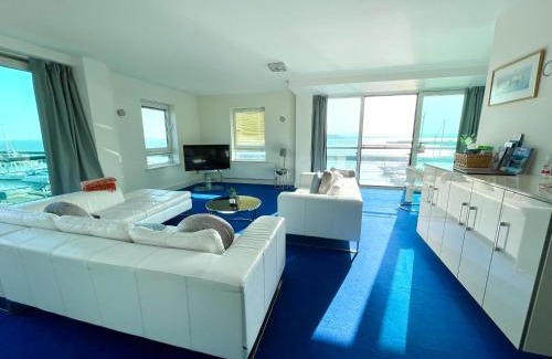 Poole Apartment | Quay & Sea View Spacious Modern Secure Parking