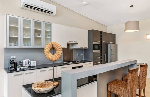 Bayview House | Quayside Paradise: Pool - Kayak - Marina Deck