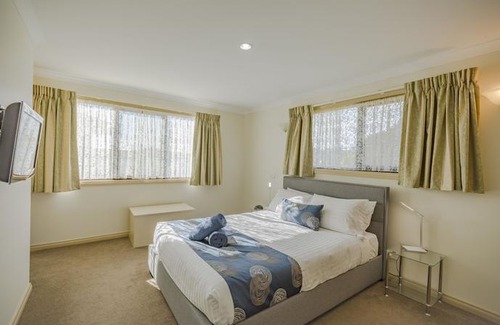 St Helens Hotel | Queechy Motel