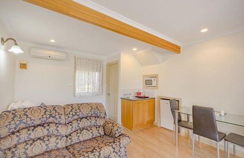 St Helens Hotel | Queechy Motel