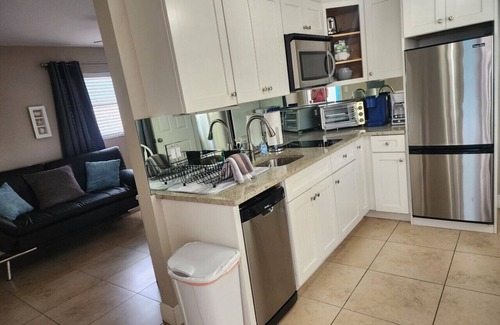 East Naples Villa | Queen 2nd Floor One Bedroom at Bayshore Inn & Docks