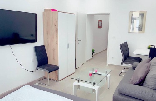Favoriten Apartment | Queen Apartment 4P WL