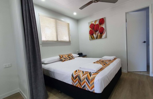 Alexandra Headland Cabin | Queen Ensuite Cabin 4 Berth - Queen Ensuite Cabin 4 Berth
