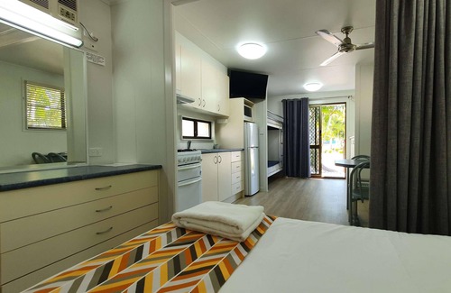 Alexandra Headland Cabin | Queen Ensuite Cabin 4 Berth - Queen Ensuite Cabin 4 Berth