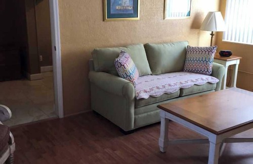 Pompano Beach Hotel | Queen one bedroom on the 2nd floor.