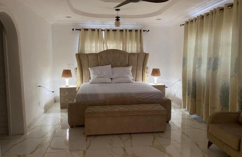 Madina Bed & Breakfast | Queen Sheeba Nest