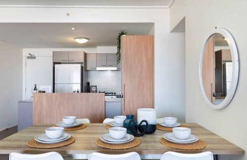 Brisbane Central Business District Apartment | Queen St Executive Stylish Apt with River Views and Fast WIFI Carpark Sauna Balcony Sleeps 7