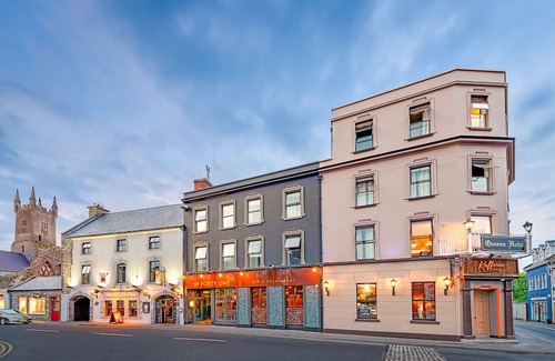 Ennis Hotel | Queens Hotel and Nightclub