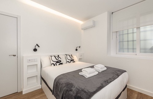 Moncloa - Arguelles Bed & Breakfast | Queens Plaza España I - Alquiler Corta Duración