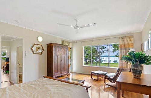 Tin Can Bay House | Queenslander with bay views