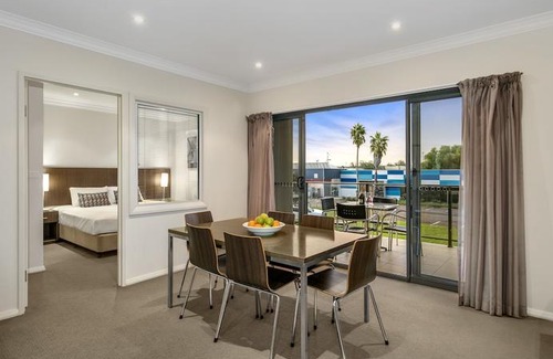 Singleton Apartment | Quest Singleton