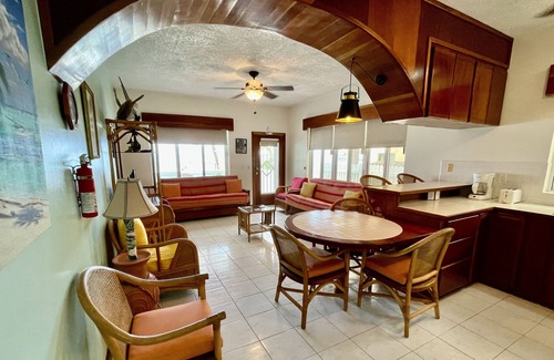 San Pedro Condo | Quick to Town! Beachfront Walkout. Amazing Sunrises.