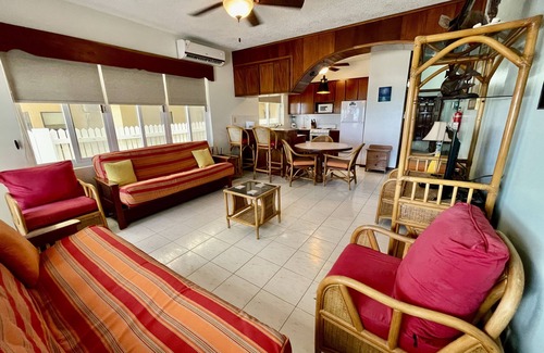 San Pedro Condo | Quick to Town! Beachfront Walkout. Amazing Sunrises.