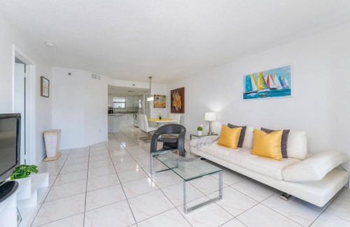 Sunny Isles Beach Apartment | Quick Walk to the Beach