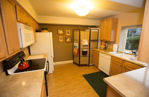 Alki Apartment | Quiet 1200 Sq Ft View Apartment, Near Beach