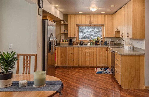 Taku - Campbell House | Quiet 2br home 4 mins to airport
