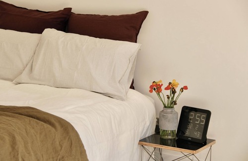 Collingwood North Apartment | Quiet and Calming space within minutes of the best of Collingwood.