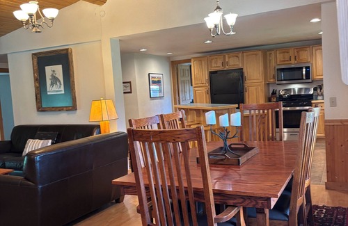 Columbia Falls House | Quiet and Comfortable, 20 mins to GNP/pet friendly