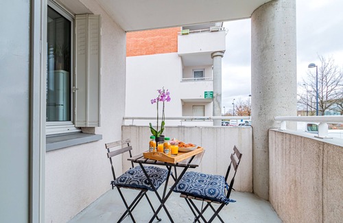 Elancourt Apartment | Quiet and comfortable T2 apartment - Near SQY and Versailles
