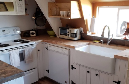 Paso Robles Apartment | Quiet and cozy barn apartment- in the heart of wine country!