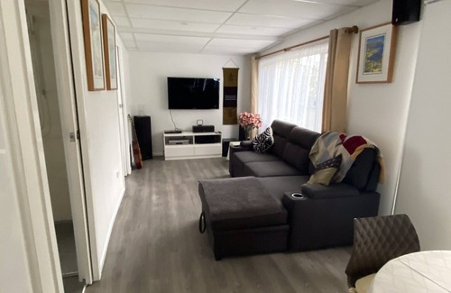 Brisbane Waterfront House | Quiet and relaxing unit
