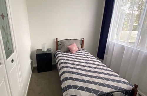 Brisbane Waterfront House | Quiet and relaxing unit