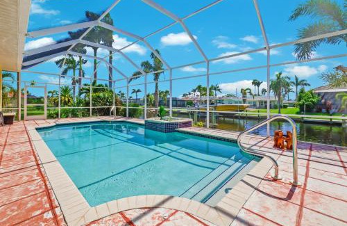Pelican House | Quiet and relaxing waterfront paradise with direct access to the Gulf of Mexico, Villa Just for Sun