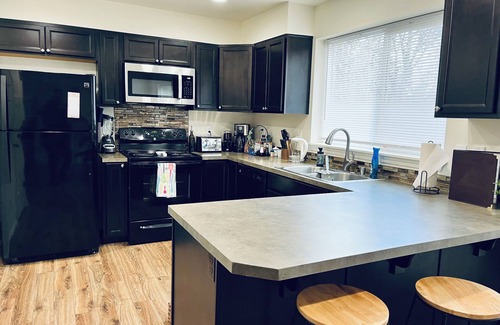 Retsil House | Quiet & backed by trees, centrally located home close to downtown and ferries.