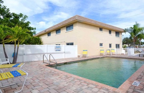 St. Pete Beach Condo | Quiet beach getaway with patio! Walk to the beach, bars, and restaurants!