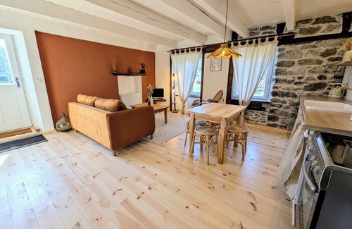 Mazet-Saint-Voy Apartment | Quiet bohemian chic apartment, La Tanière