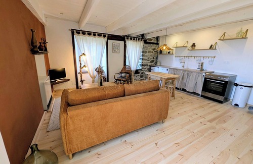 Mazet-Saint-Voy Apartment | Quiet bohemian chic apartment, La Tanière