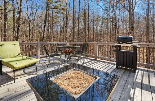 Eagle Mountain Cabin | Quiet cabin with fireplace, firepit, large deck, AC, & W/D- snowbirds OK