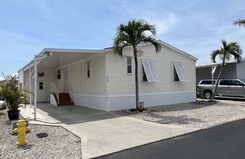 Saint James City House | Quiet, clean & comfy 2 bed-2bath with 8000lb boat lift and large screened lanai