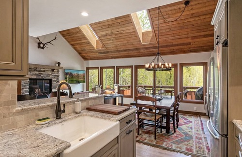 Vail House | Quiet Colorful Fall! 3 Nights 10% off Now into November