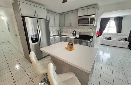 Chupacallos House | Quiet & comfortable, 3/2, 5 beds free parking, sleep 9