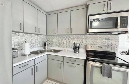 Chupacallos House | Quiet & comfortable, 3/2, 5 beds free parking, sleep 9