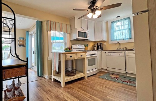 Wall House | Quiet, Comfortable Retreat for Couples & Small Families - Belmar NJ