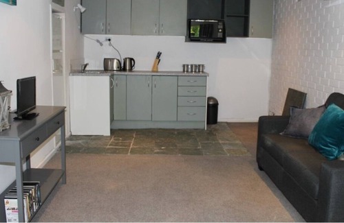 St. Heliers Apartment | Quiet, compact, well located and affordable!