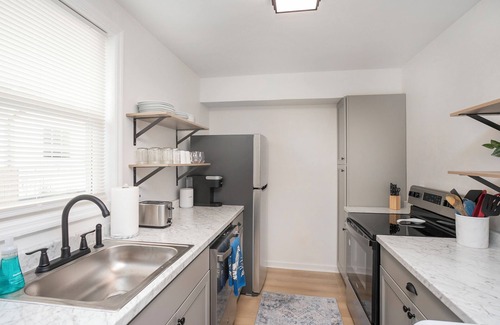 Radnor Apartment | Quiet, Convenient 2 Bedroom w/W&D - Stay w/9yr Professional & Responsive Host!