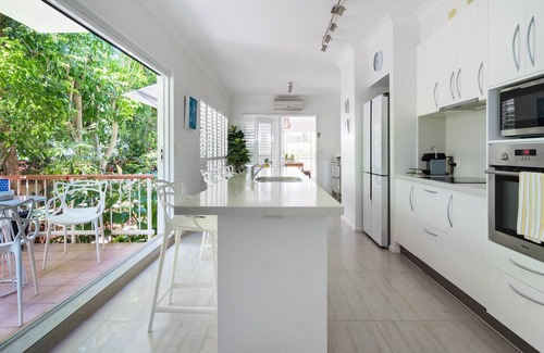 Noosaville Apartment | QUIET CONVENIENT LOCATION 30m FROM WATER